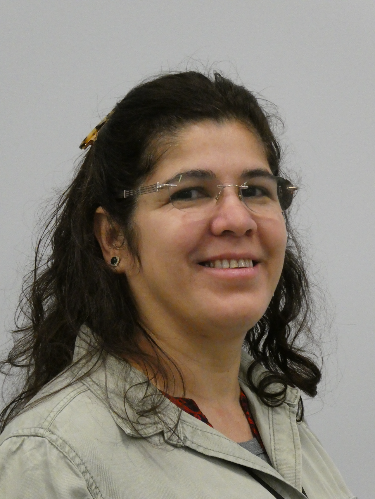 Luz Horvath, Therapist